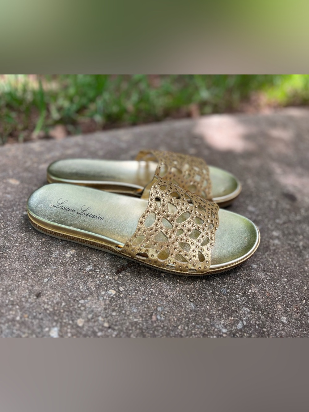 Lauren Lorraine NEW Metallic Gold Laser-Cut Slide Sandals. 8